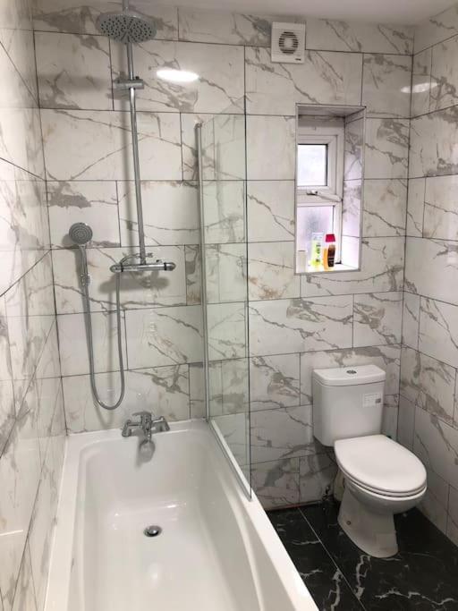 Lovely 3 Bedroom Entire Home With Street Parking - Close To Nec, Bhx Airport - Sleeps 6 Guests Ideal For Contractors & Families Birmingham Exteriér fotografie